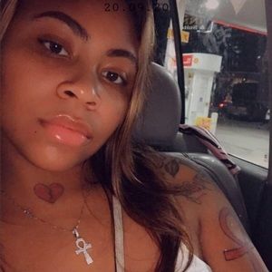 Meet your Posher, Janisha